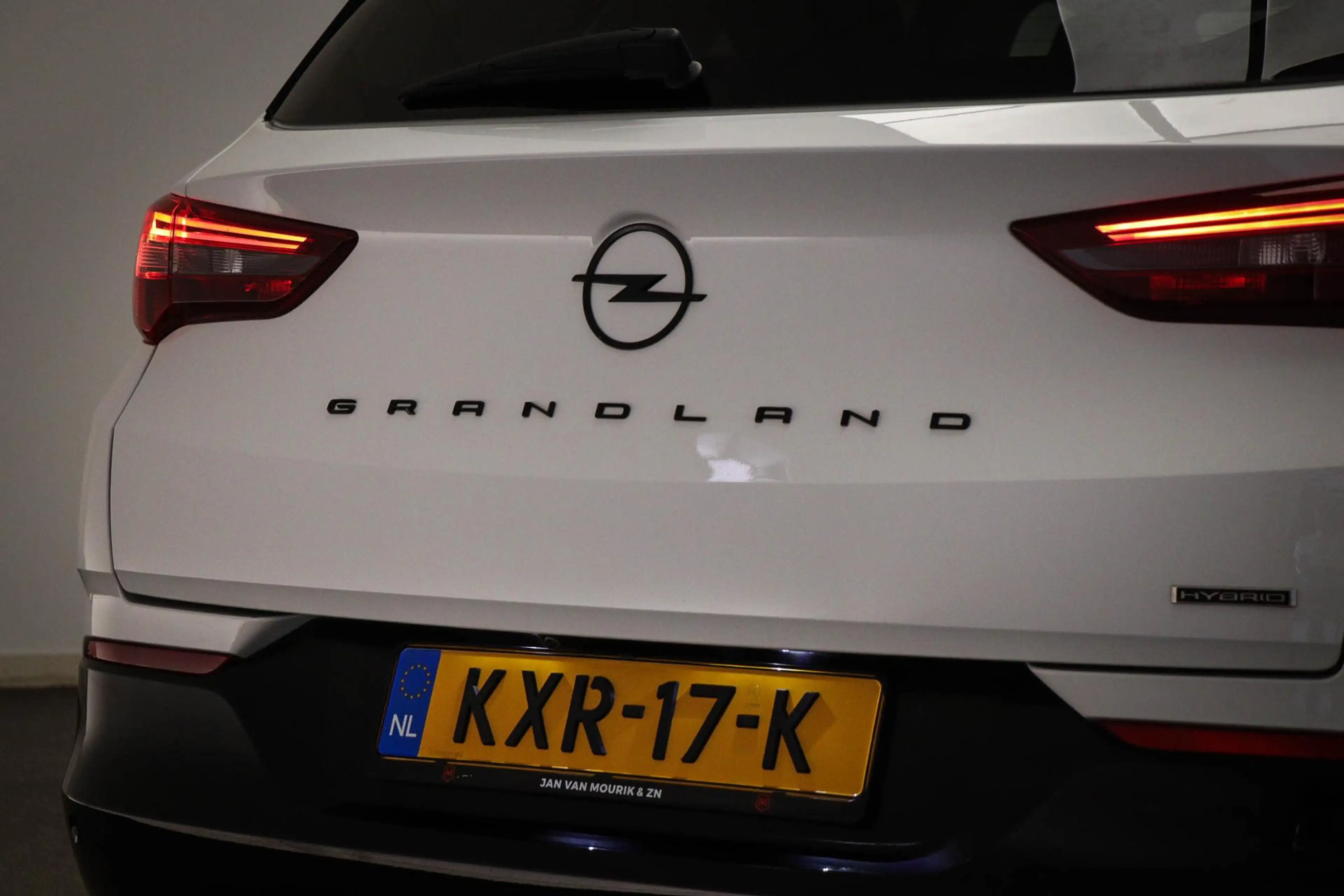 Opel Grandland 1.6 Turbo Plug-In Hybrid Business Elegance | CLIMA — photo 23