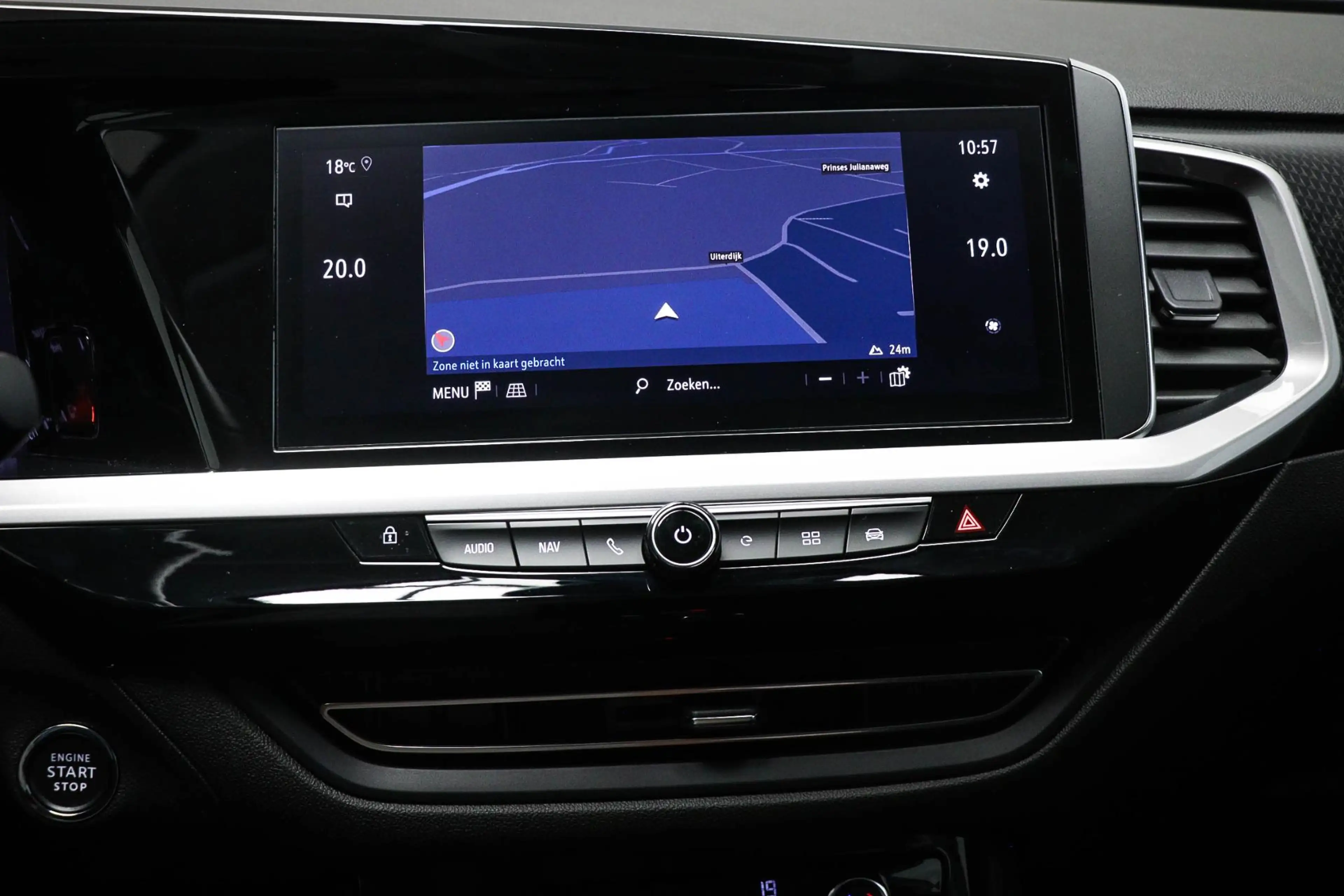 Opel Grandland 1.6 Turbo Plug-In Hybrid Business Elegance | CLIMA — photo 37