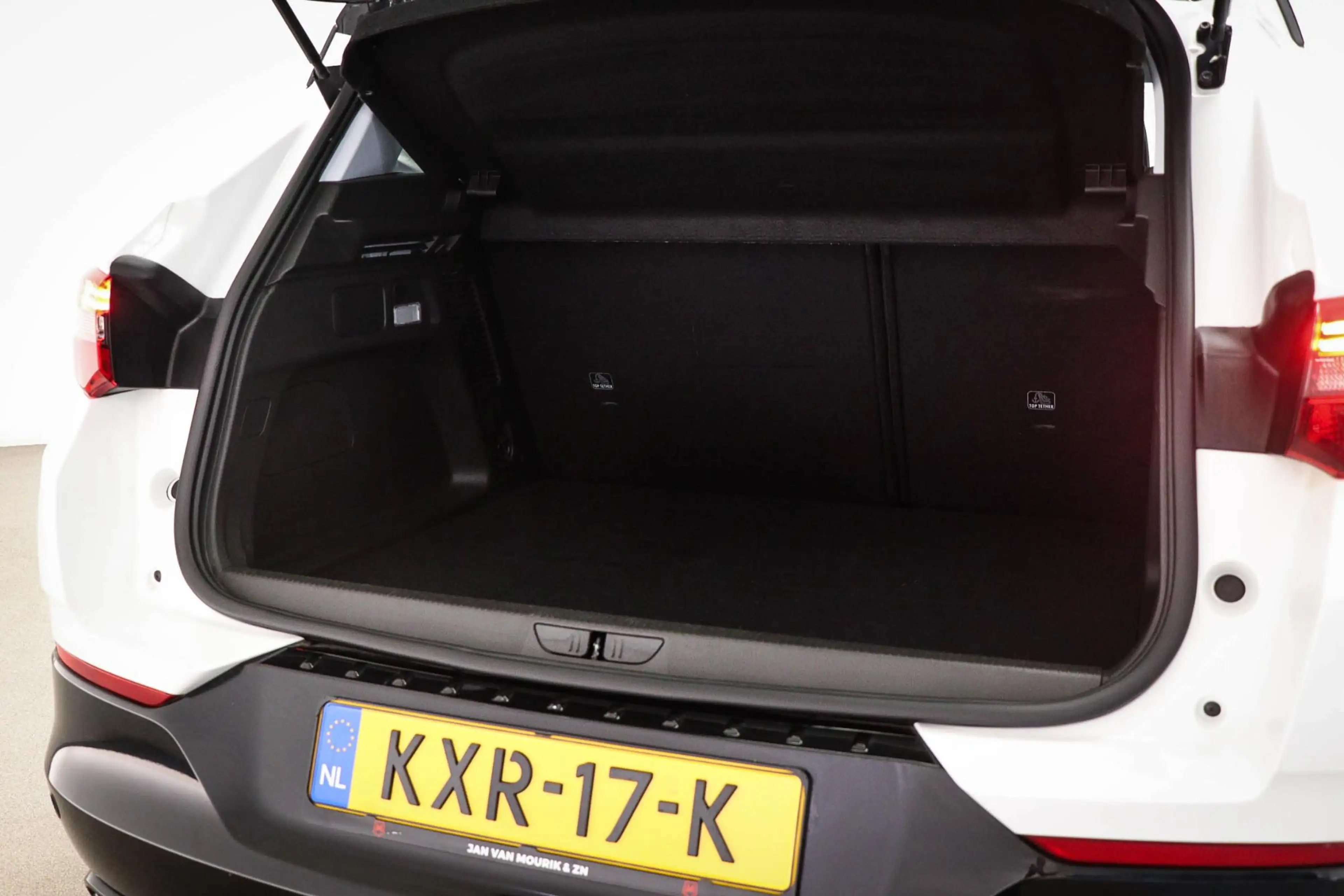 Opel Grandland 1.6 Turbo Plug-In Hybrid Business Elegance | CLIMA — photo 15