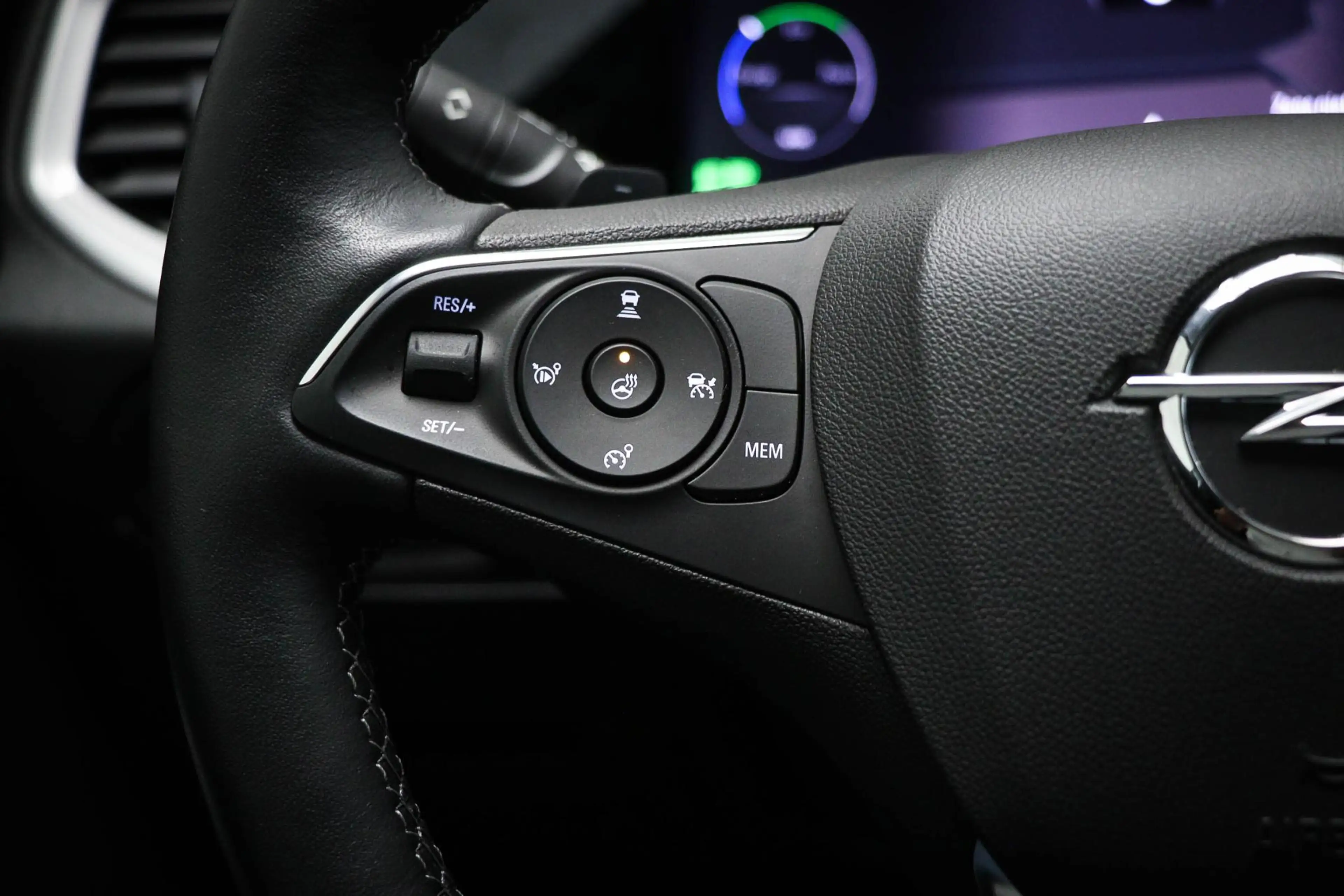 Opel Grandland 1.6 Turbo Plug-In Hybrid Business Elegance | CLIMA — photo 31