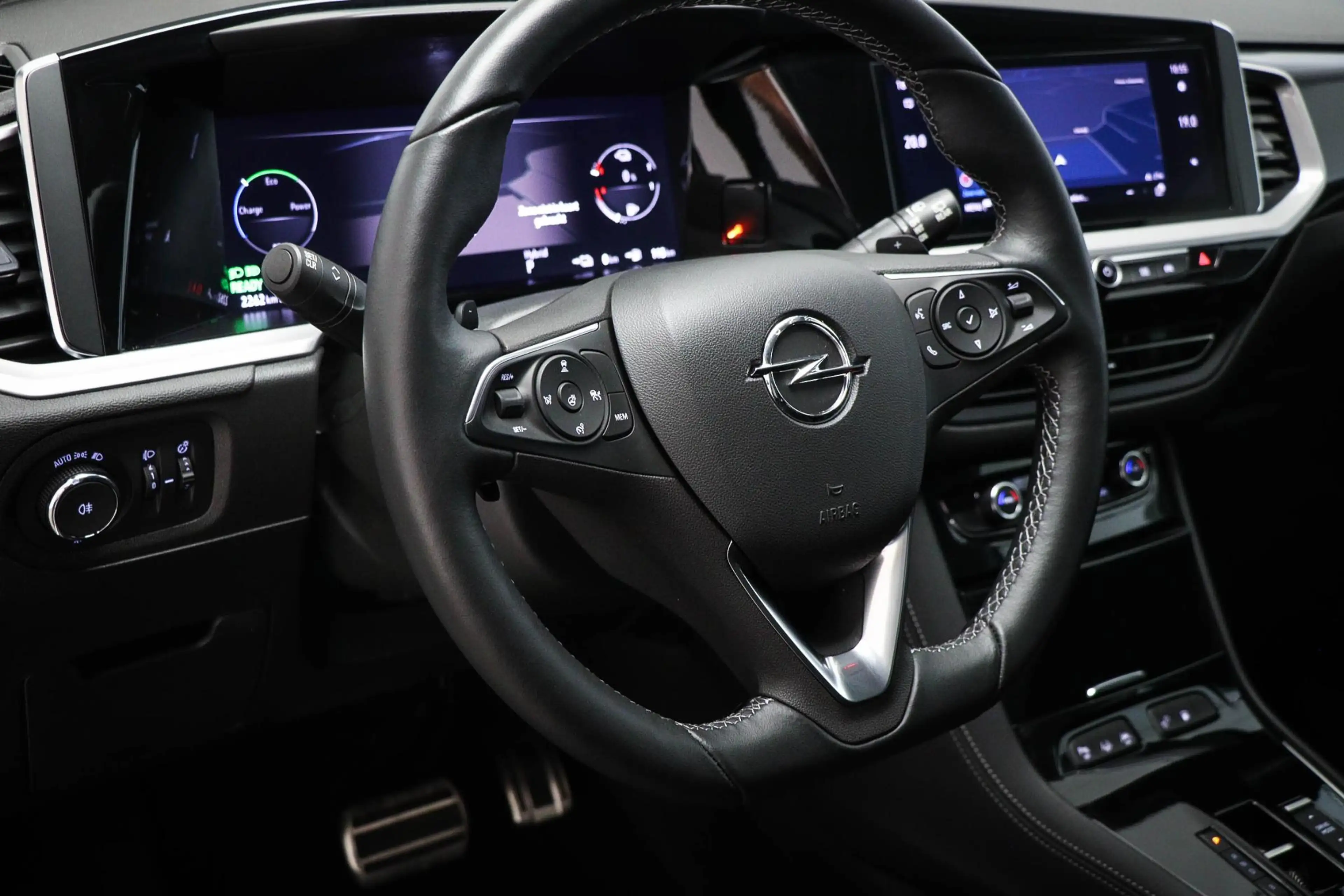 Opel Grandland 1.6 Turbo Plug-In Hybrid Business Elegance | CLIMA — photo 30