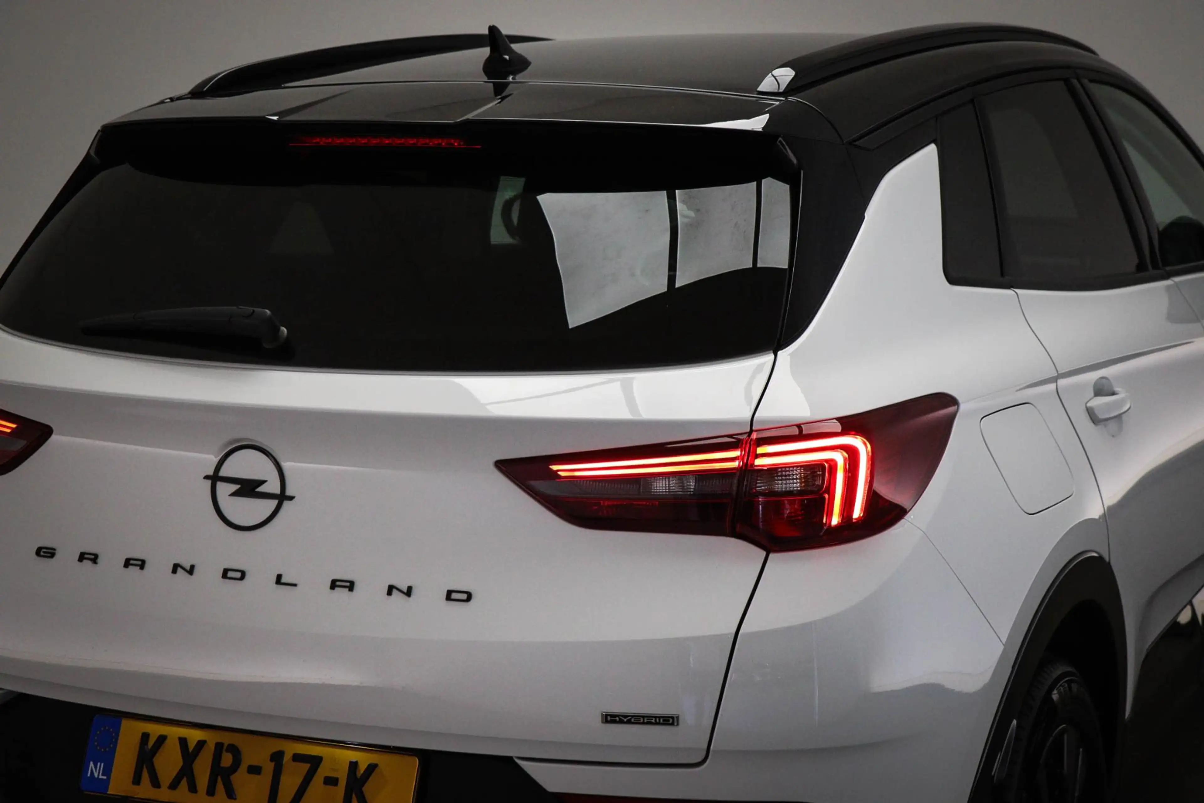 Opel Grandland 1.6 Turbo Plug-In Hybrid Business Elegance | CLIMA — photo 22