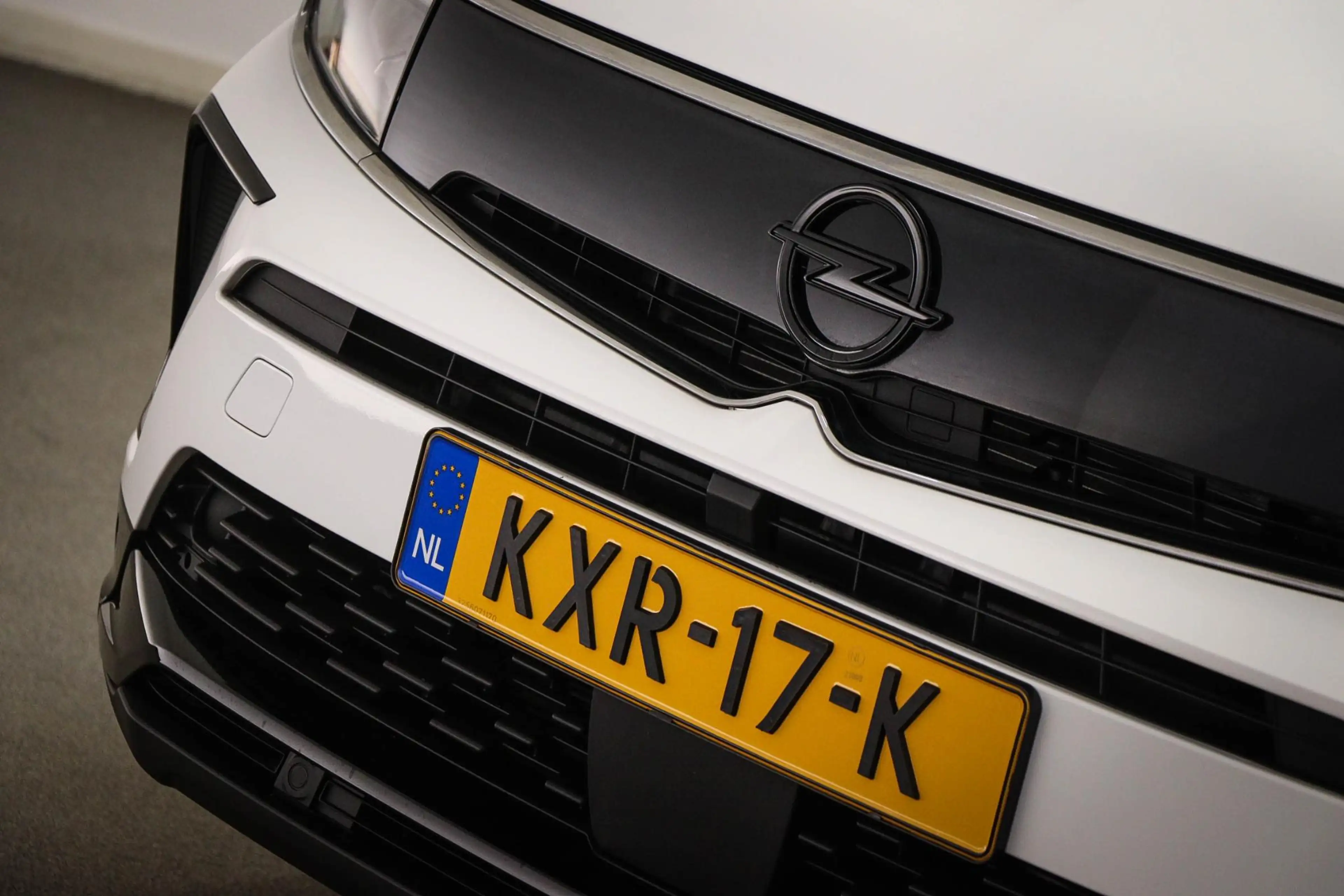 Opel Grandland 1.6 Turbo Plug-In Hybrid Business Elegance | CLIMA — photo 16