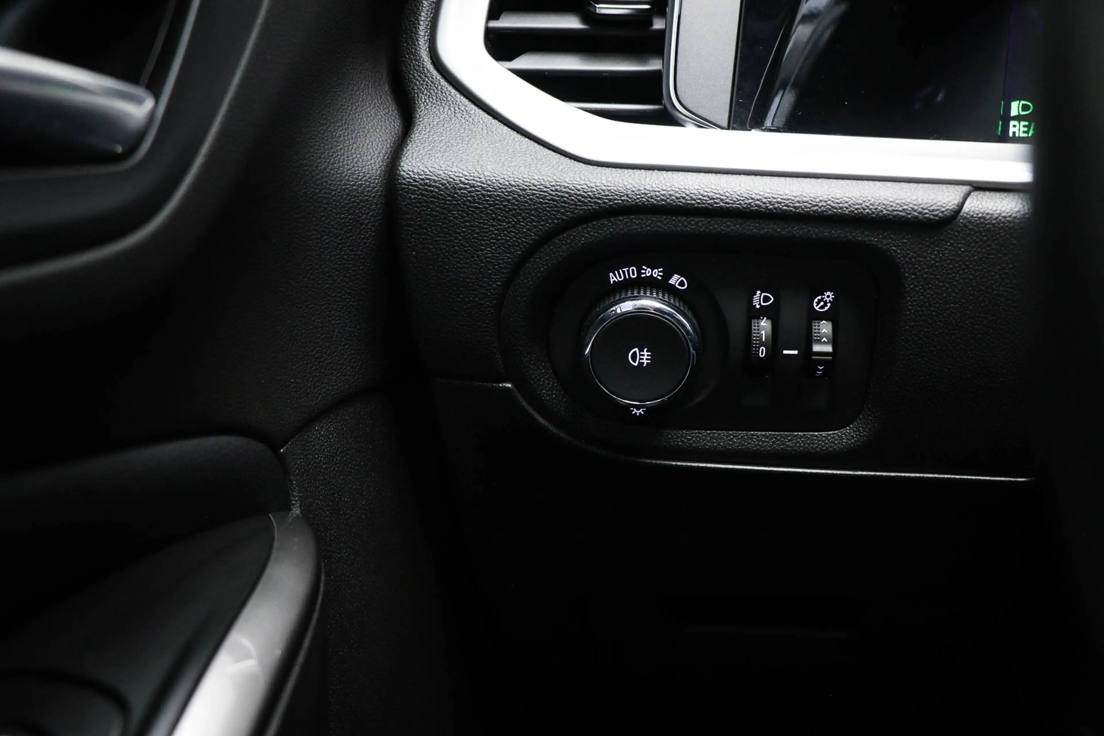 Opel Grandland 1.6 Turbo Plug-In Hybrid Business Elegance | CLIMA — photo 29