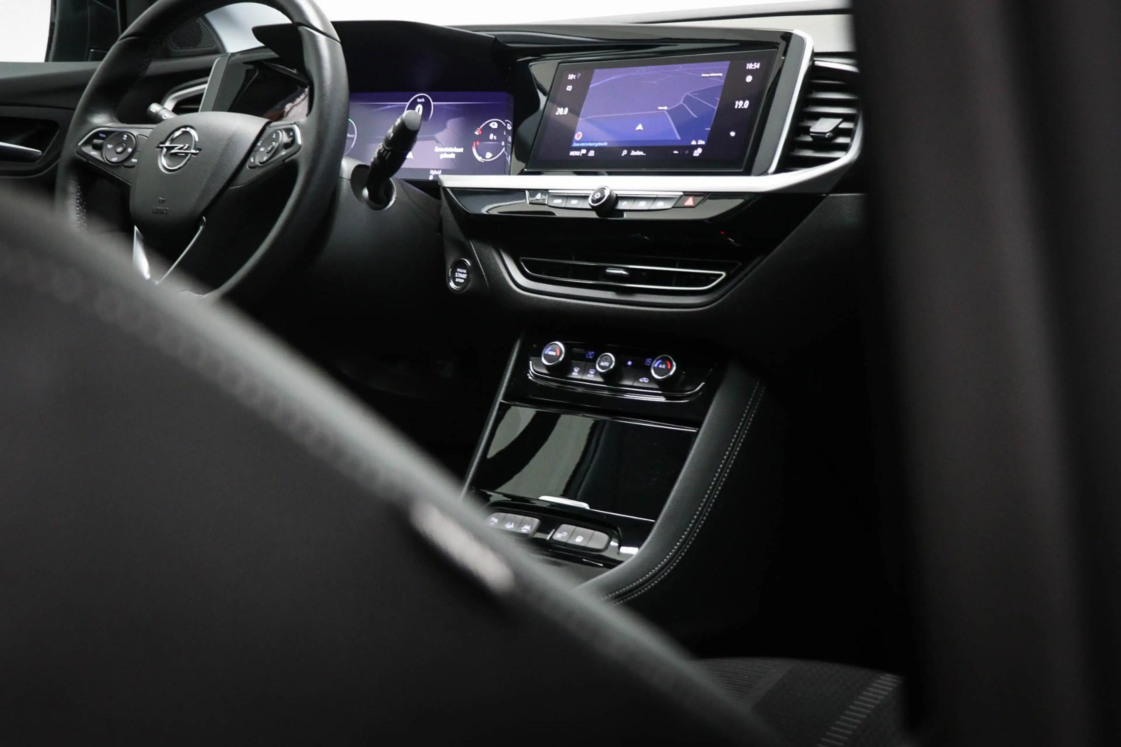 Opel Grandland 1.6 Turbo Plug-In Hybrid Business Elegance | CLIMA — photo 14