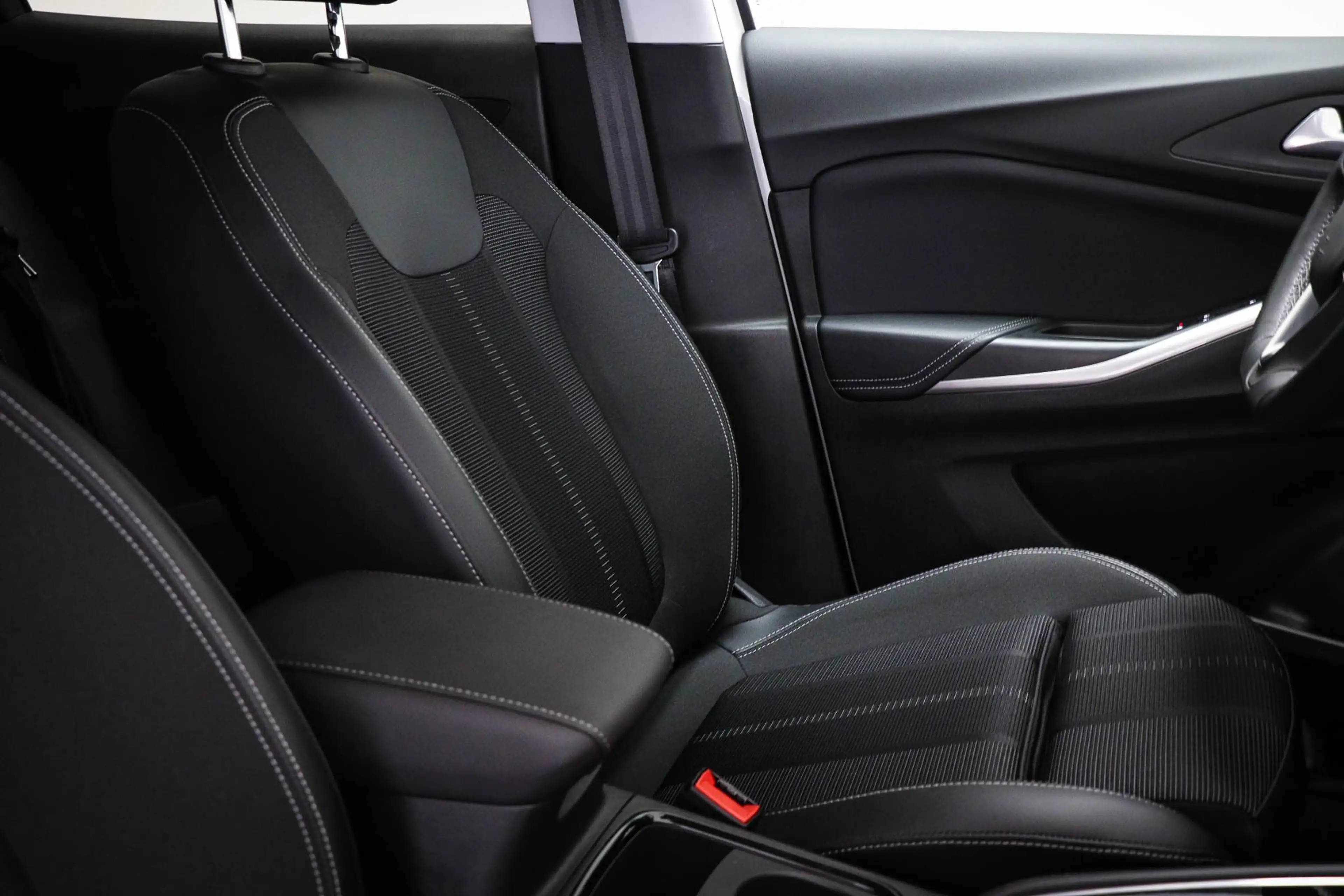 Opel Grandland 1.6 Turbo Plug-In Hybrid Business Elegance | CLIMA — photo 10