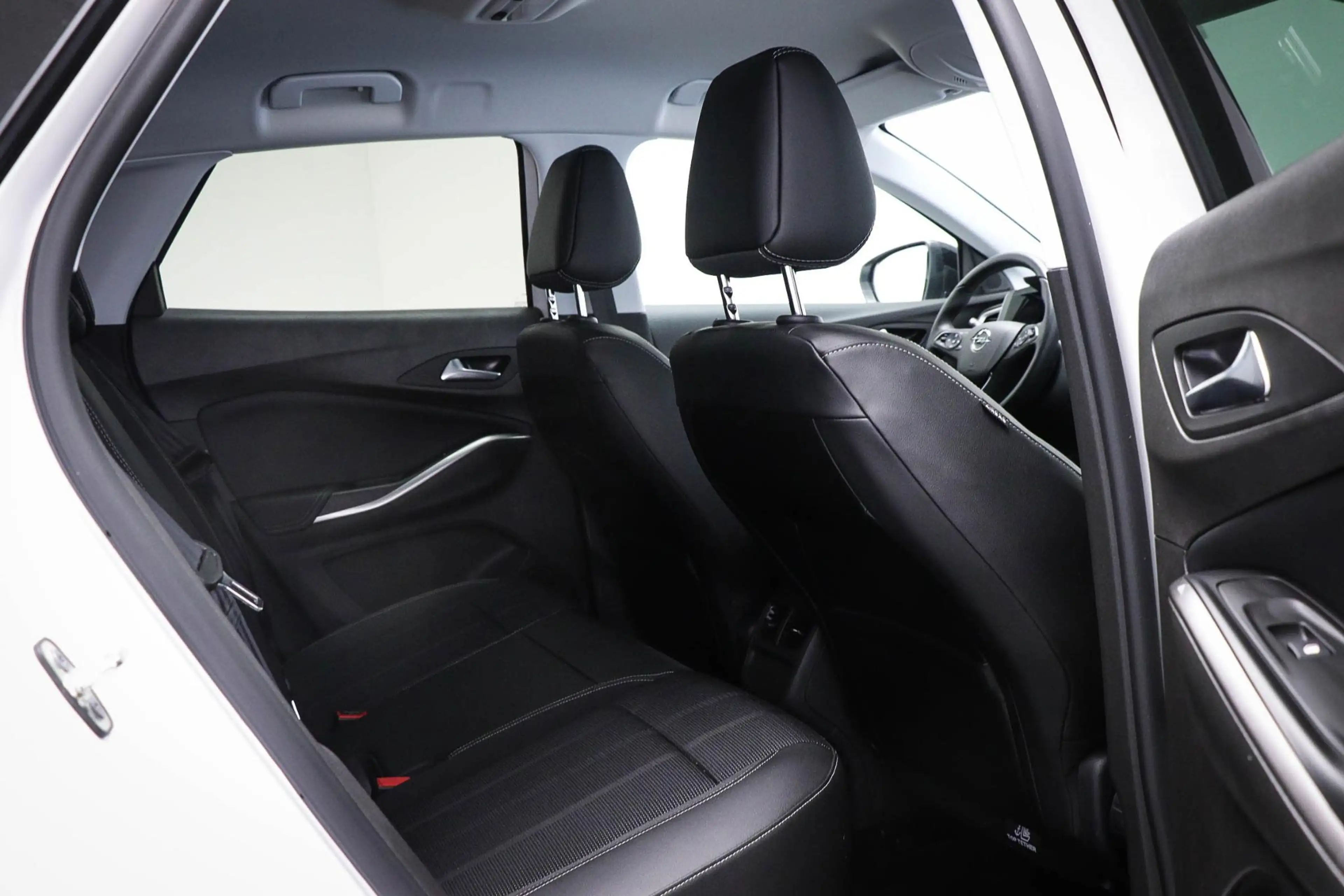 Opel Grandland 1.6 Turbo Plug-In Hybrid Business Elegance | CLIMA — photo 13