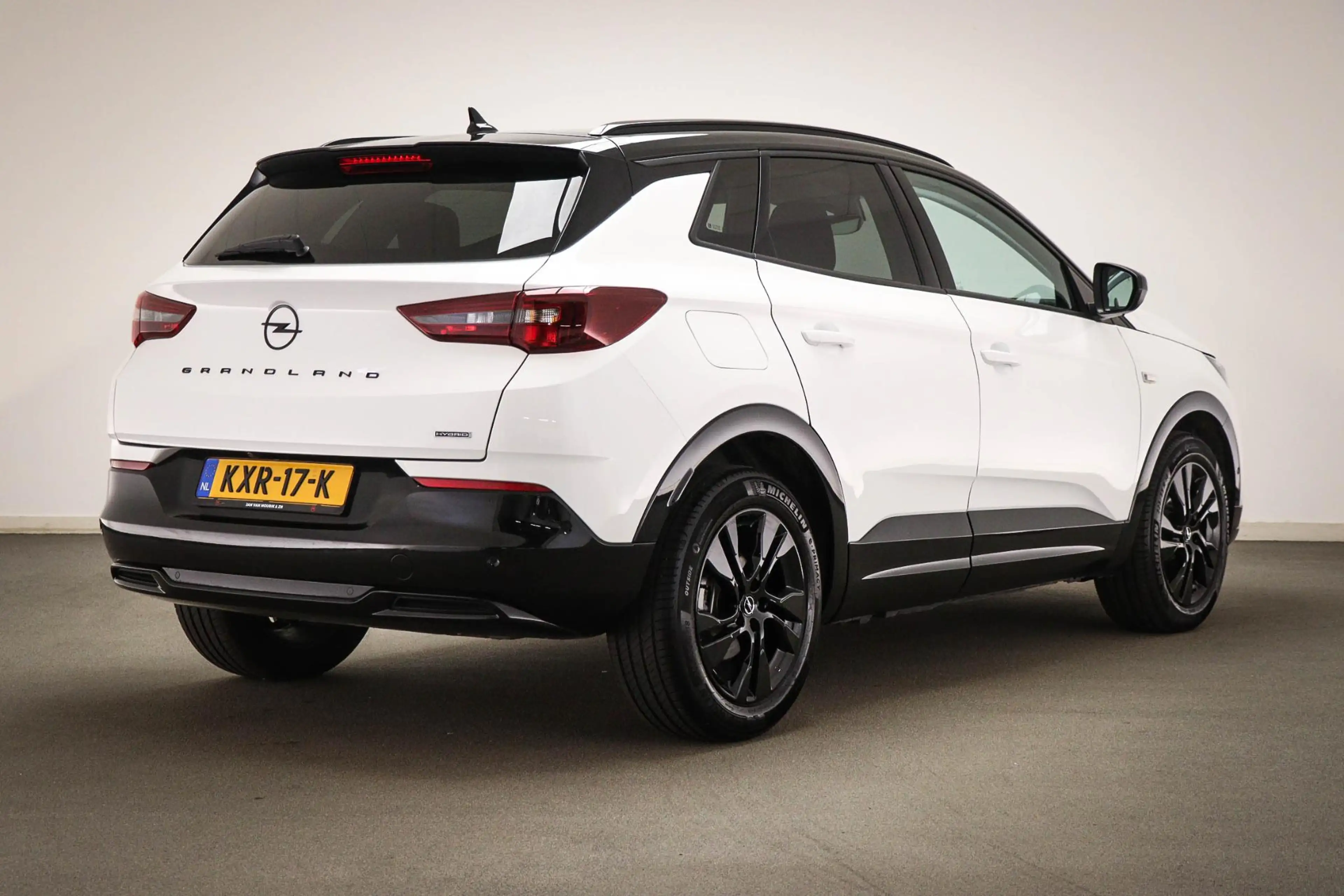 Opel Grandland 1.6 Turbo Plug-In Hybrid Business Elegance | CLIMA — photo 2