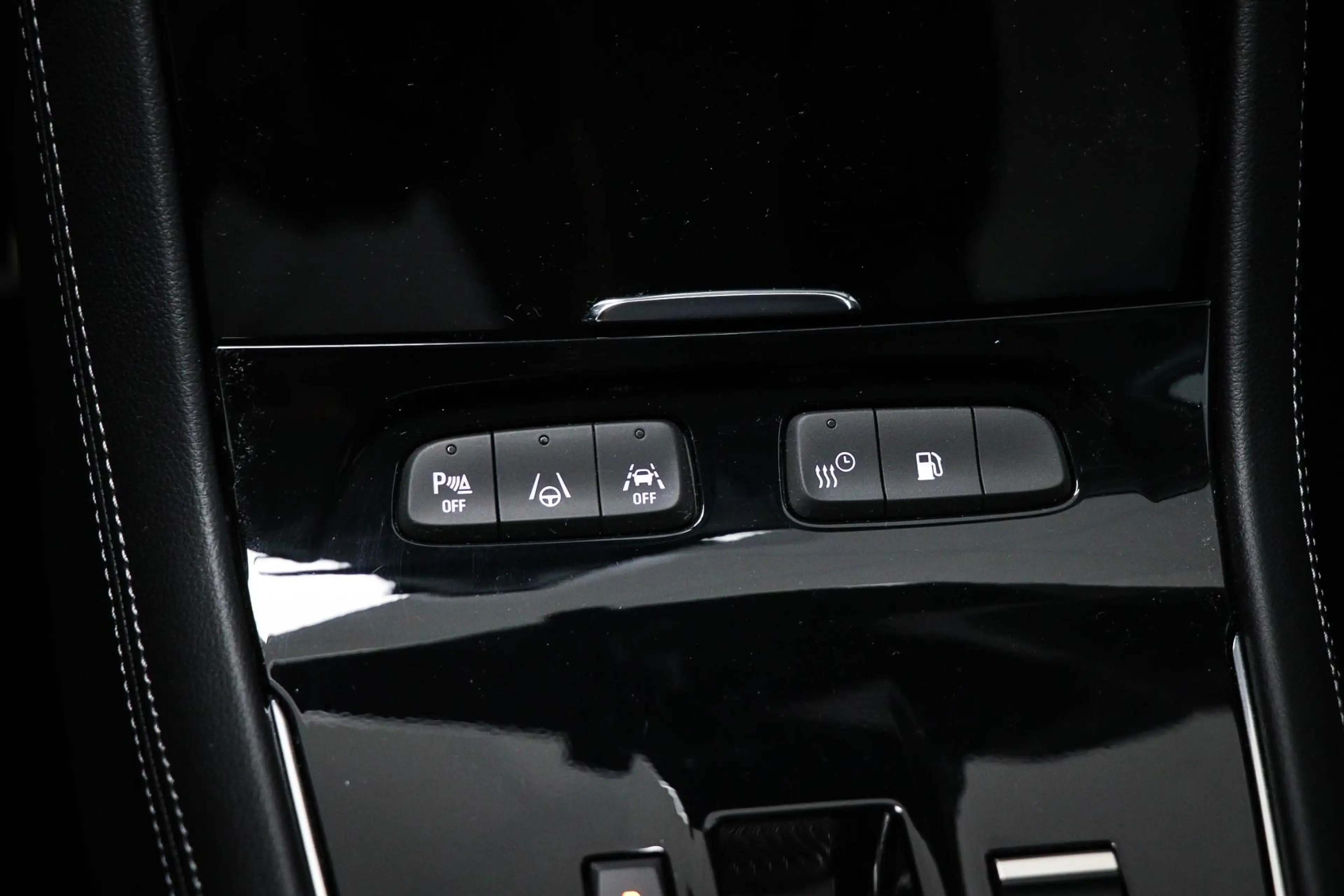 Opel Grandland 1.6 Turbo Plug-In Hybrid Business Elegance | CLIMA — photo 35