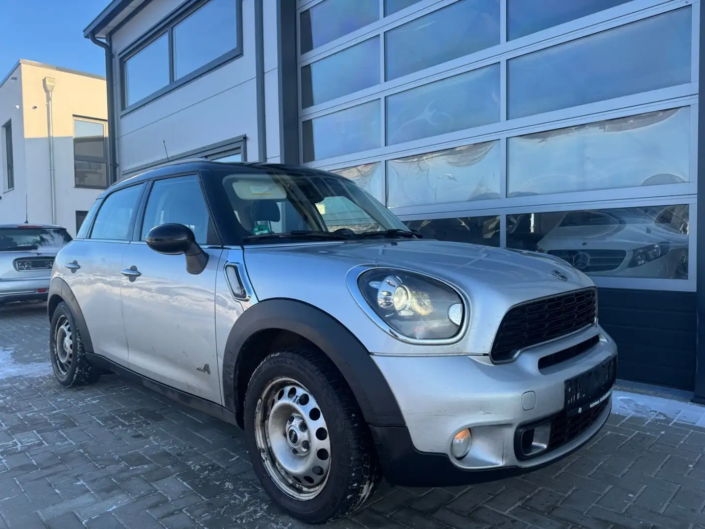 MINI Cooper S Countryman ALL4 NAVI XENON HARMANN KARD Silber - 1