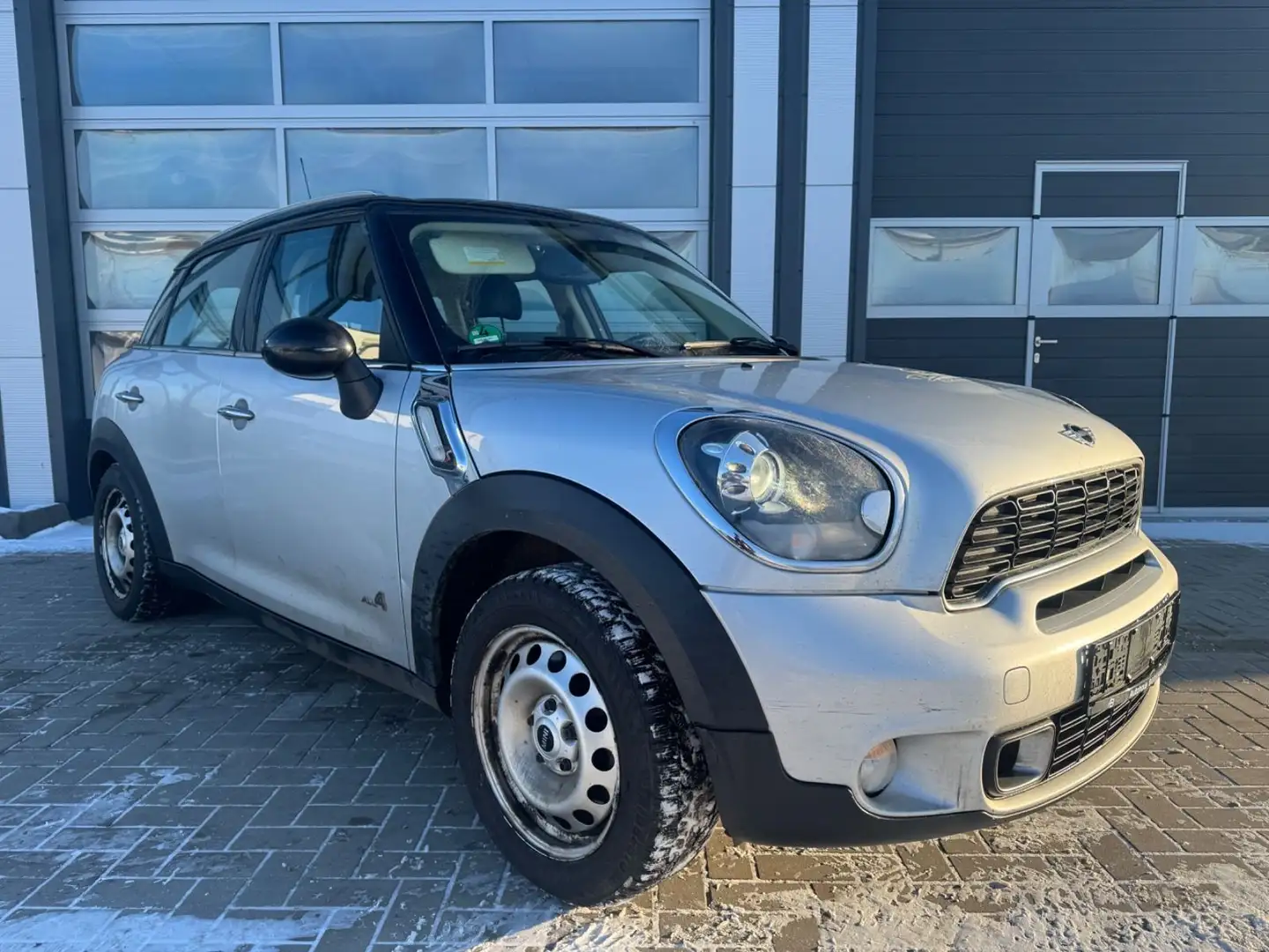 MINI Cooper S Countryman ALL4 NAVI XENON HARMANN KARD Silber - 2