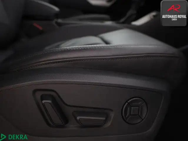 Audi Q3 view 12