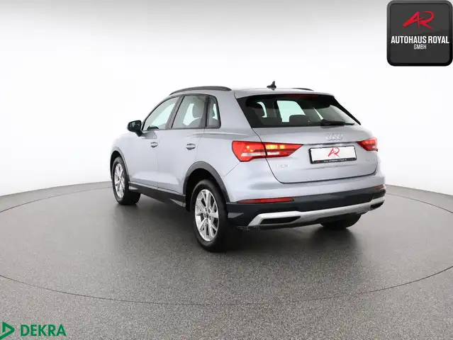 Audi Q3 view 3