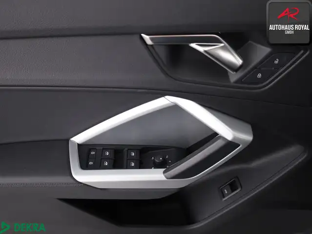Audi Q3 view 15