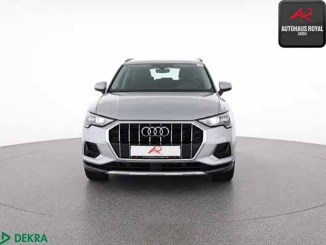 Audi Q3 view 8