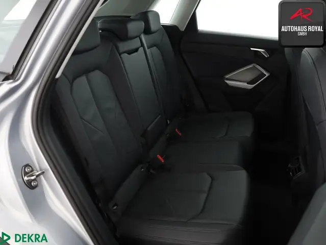 Audi Q3 view 13