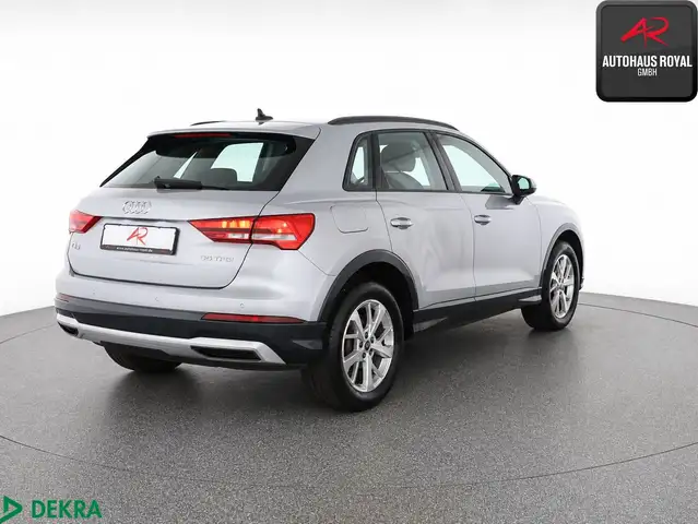 Audi Q3 view 5
