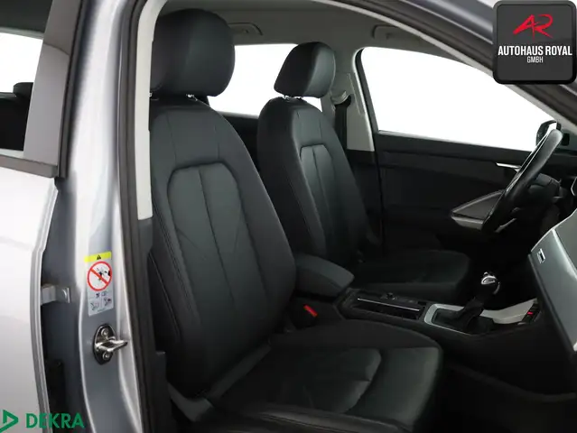 Audi Q3 view 11