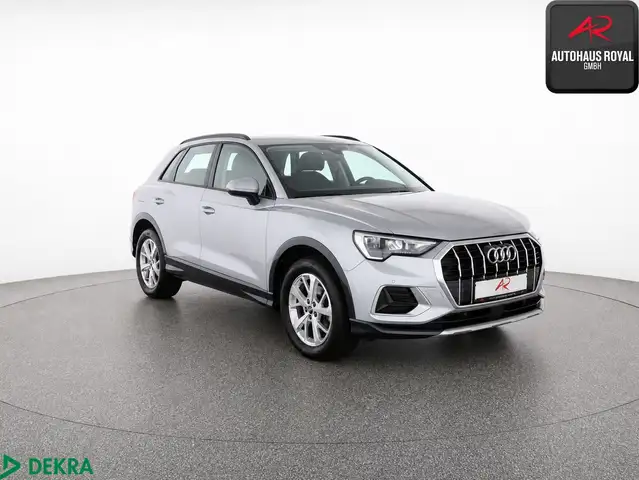 Audi Q3 view 7