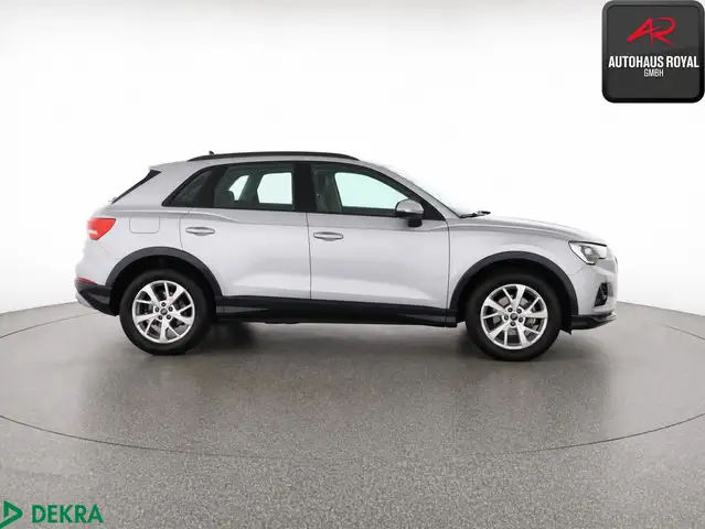 Audi Q3 view 6