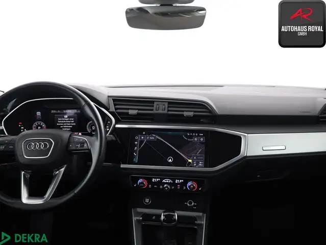 Audi Q3 view 9