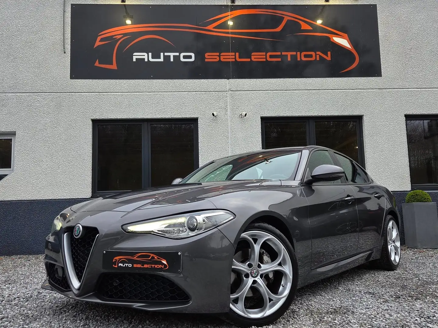 Alfa Romeo Giulia 2.2 JTDm Super | CARPLAY | CAM | PALETTES | DNA Gris - 1