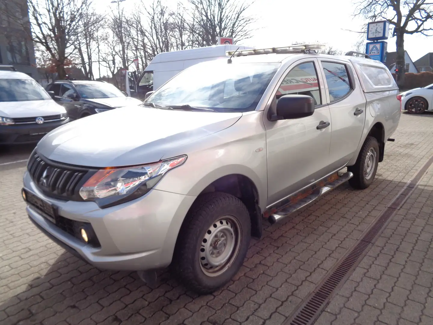 Mitsubishi L200 Doppelkabine 4WD Silber - 2