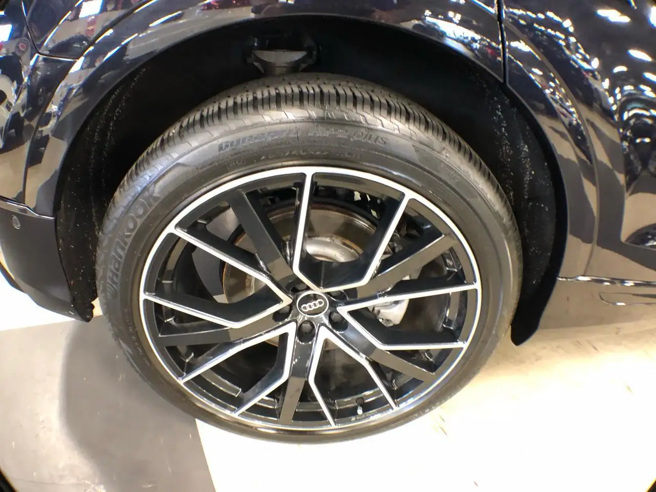 Audi Q8 снимка Audi Q8