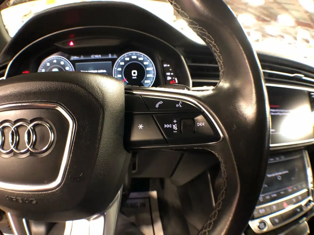 Audi Q8 снимка Audi Q8