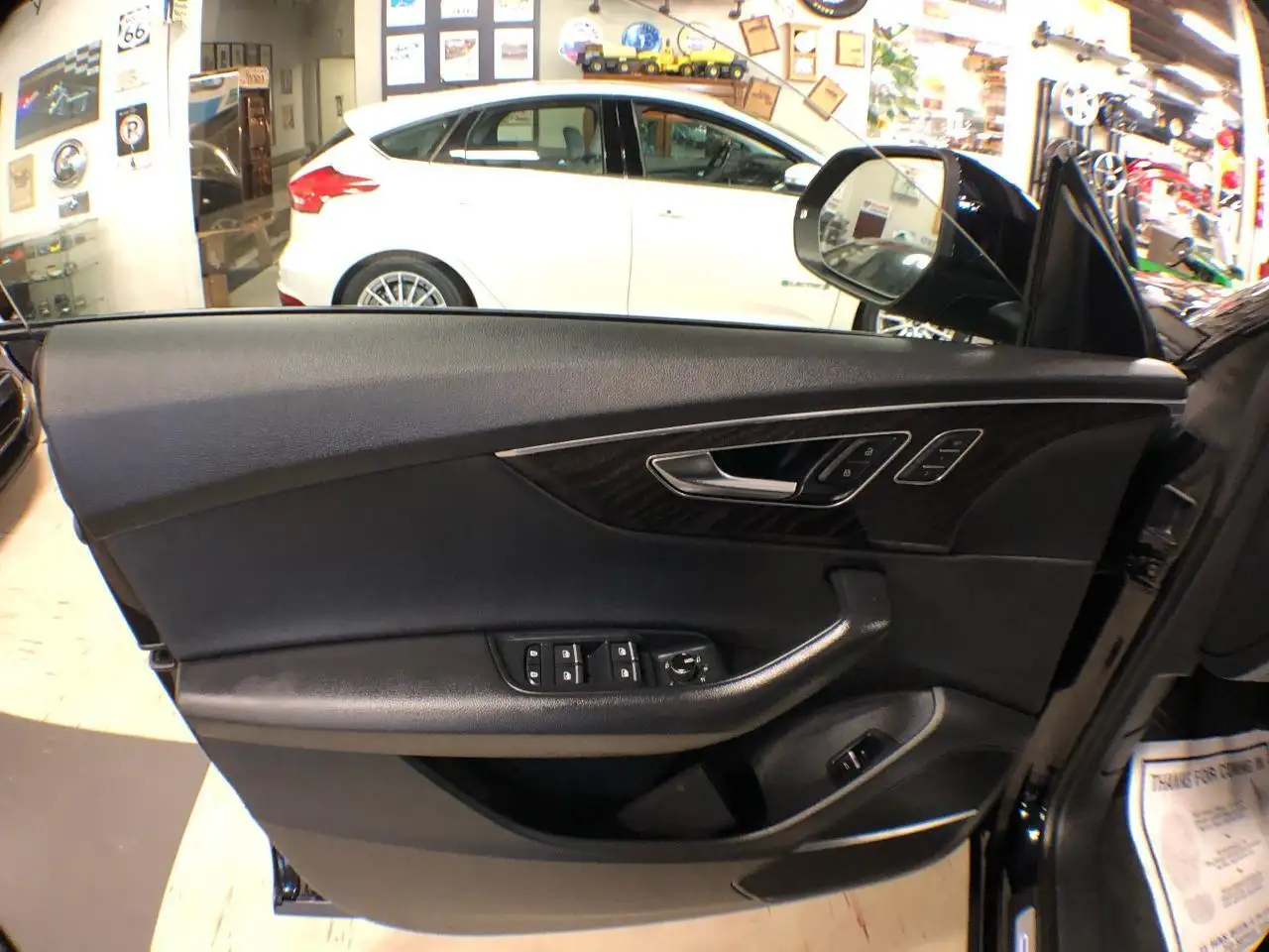 Audi Q8 снимка Audi Q8