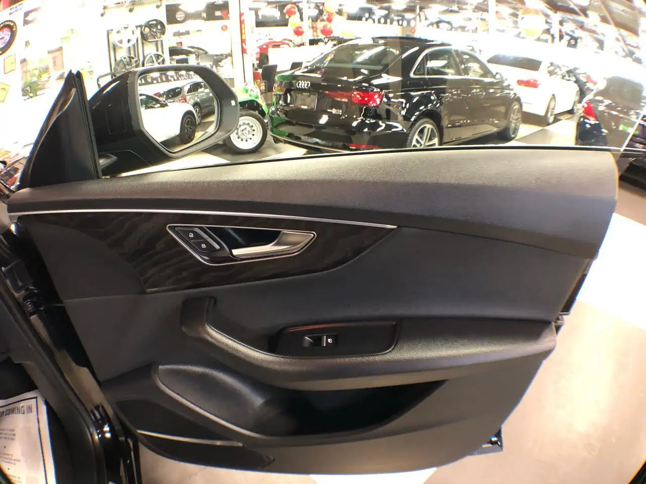 Audi Q8 снимка Audi Q8