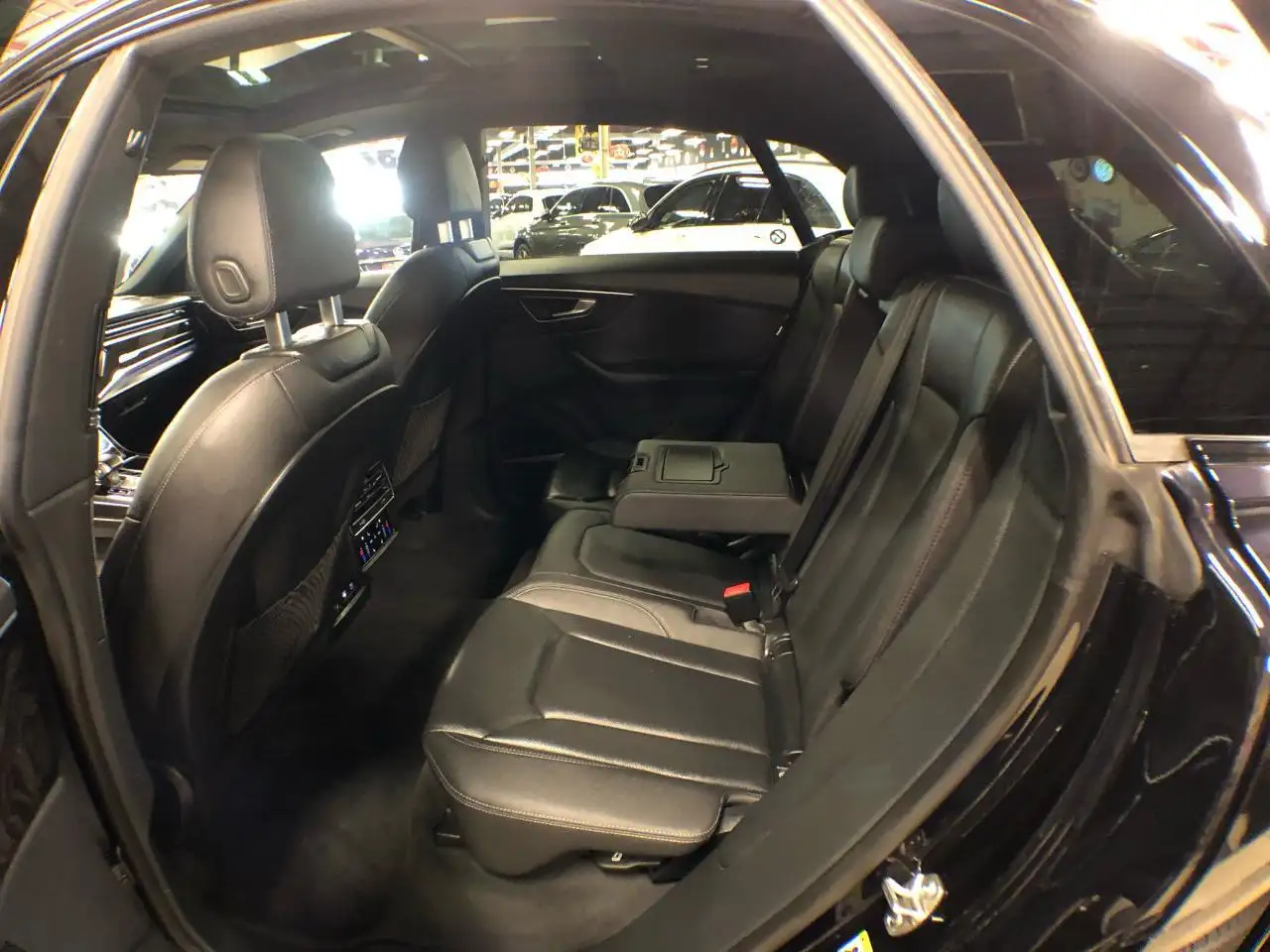 Audi Q8 снимка Audi Q8