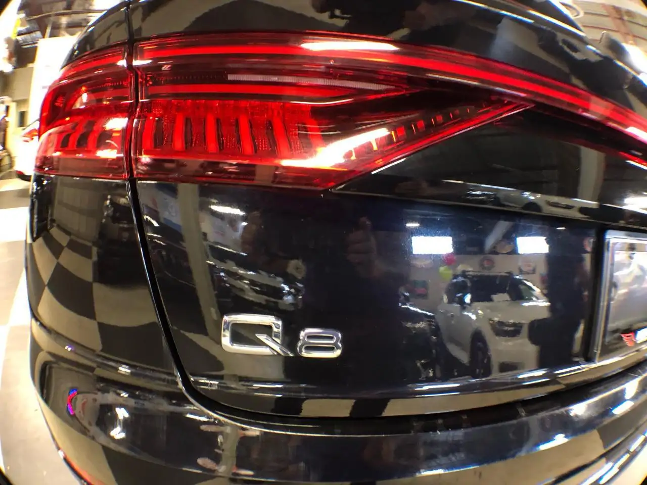 Audi Q8 снимка Audi Q8
