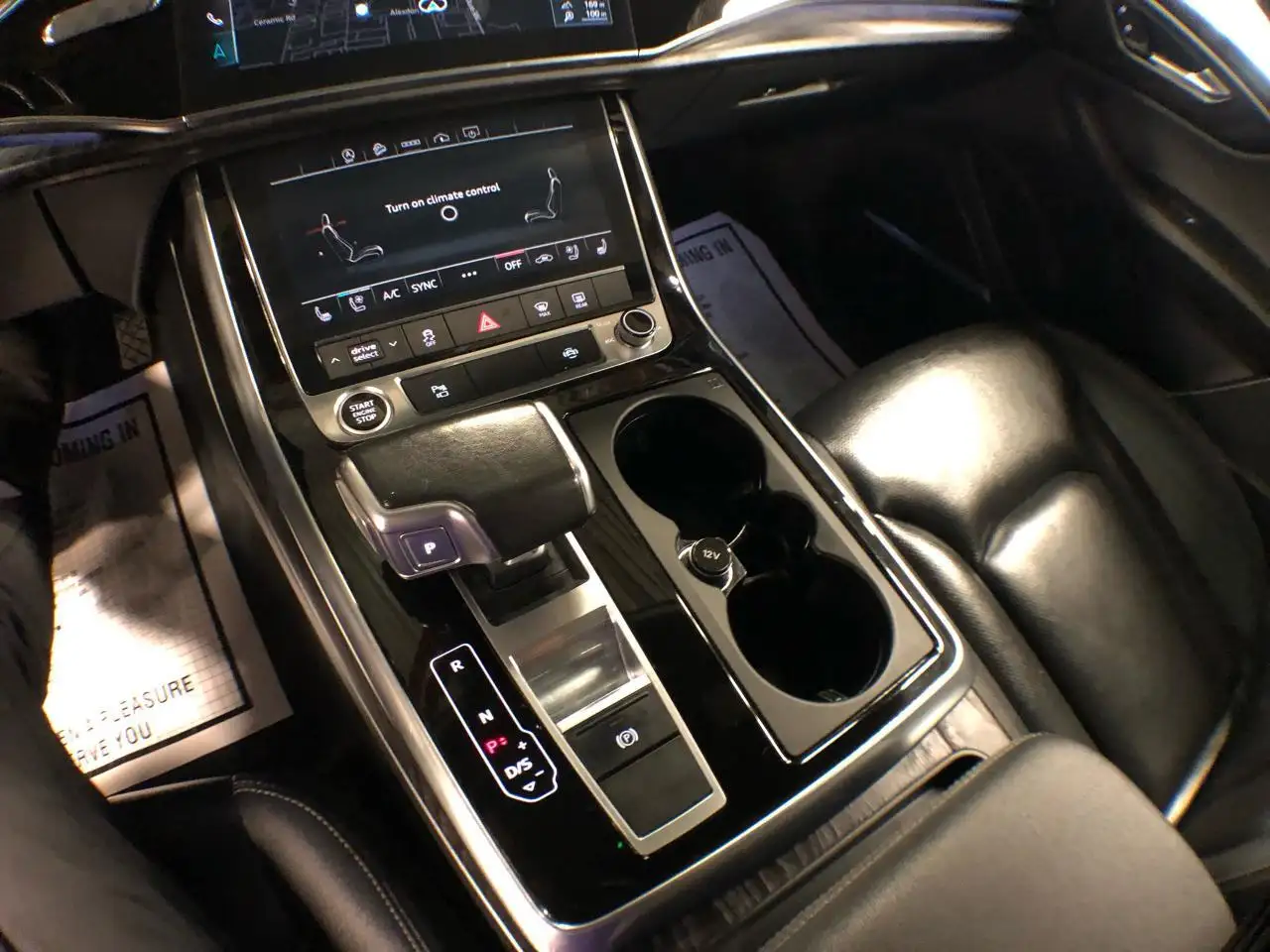 Audi Q8 снимка Audi Q8