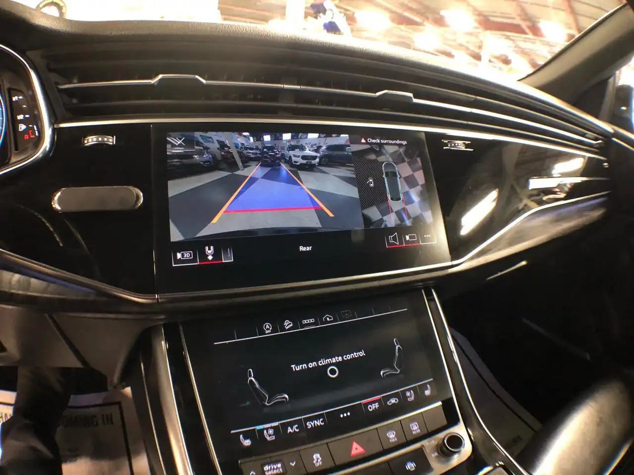 Audi Q8 снимка Audi Q8