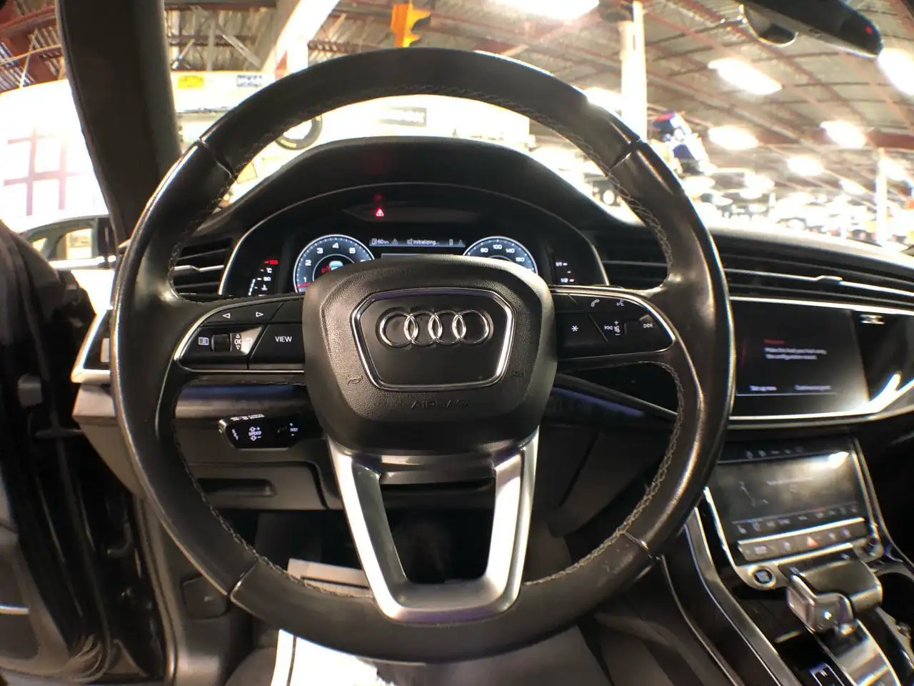 Audi Q8 снимка Audi Q8