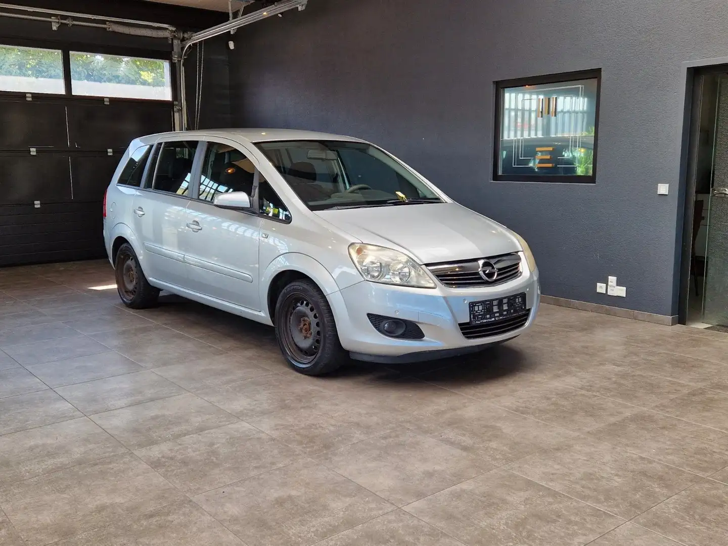 Opel Zafira B Edition*PDC*7-Sitzer*Klima*AHK Stříbrná - 1
