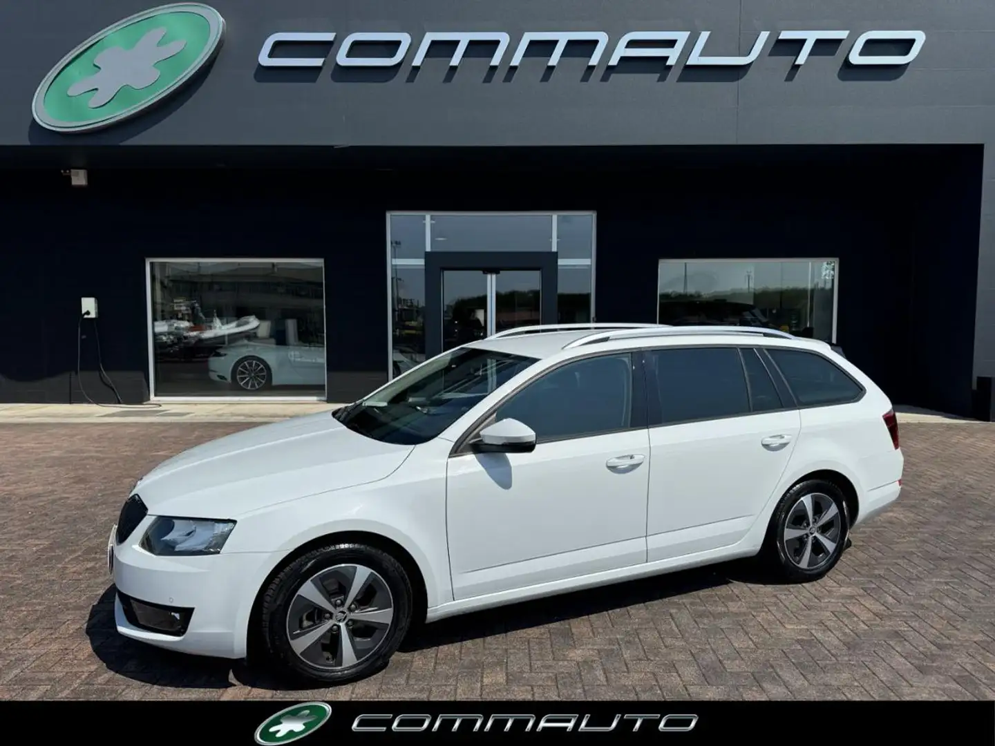 Skoda Octavia 1.6 TDI 110 CV Wagon GreenLine Biały - 1
