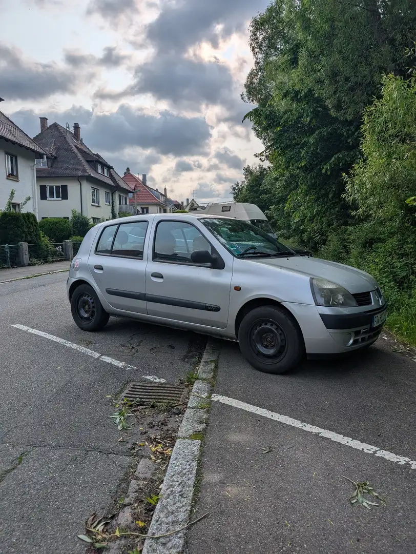 Renault Clio 1.2 16V Campus - 1