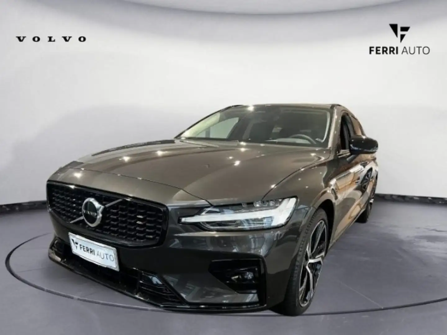 Volvo V60 B4 (d) automatico Plus Dark Šedá - 2