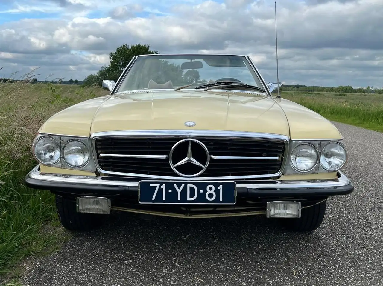 Mercedes-Benz 450 Uitzonderlijk goed onderhouden Mercedes-Benz 450 SL uit 1974, foto 2