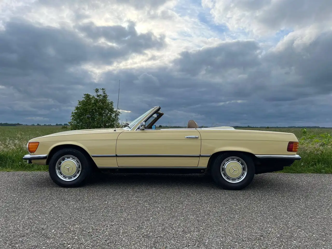 Mercedes-Benz 450 Uitzonderlijk goed onderhouden Mercedes-Benz 450 SL uit 1974, foto 7