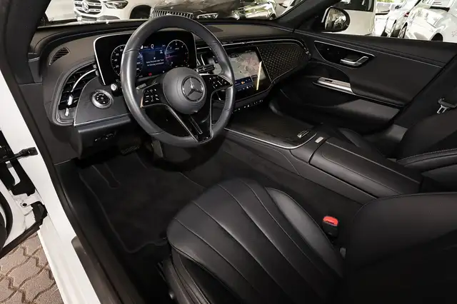 Mercedes-Benz E-Class view 9