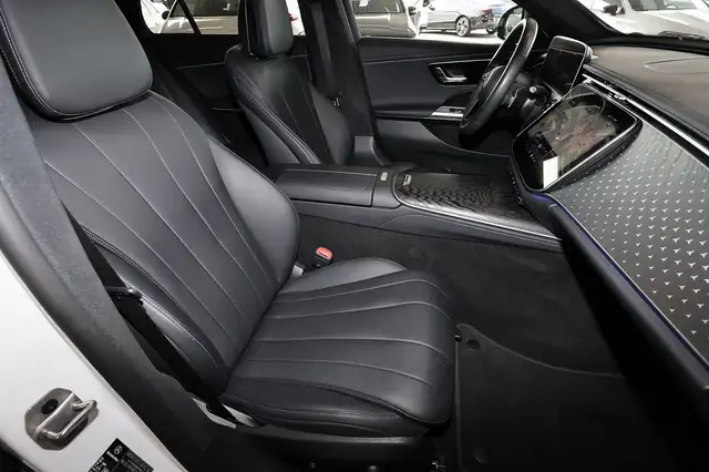 Mercedes-Benz E-Class view 5