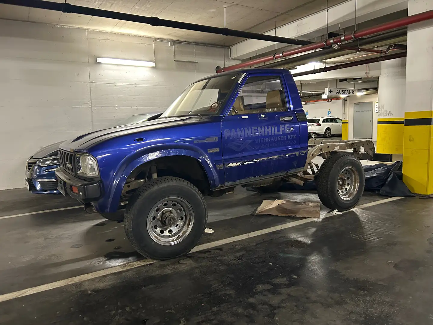 Toyota Hilux Blau - 1