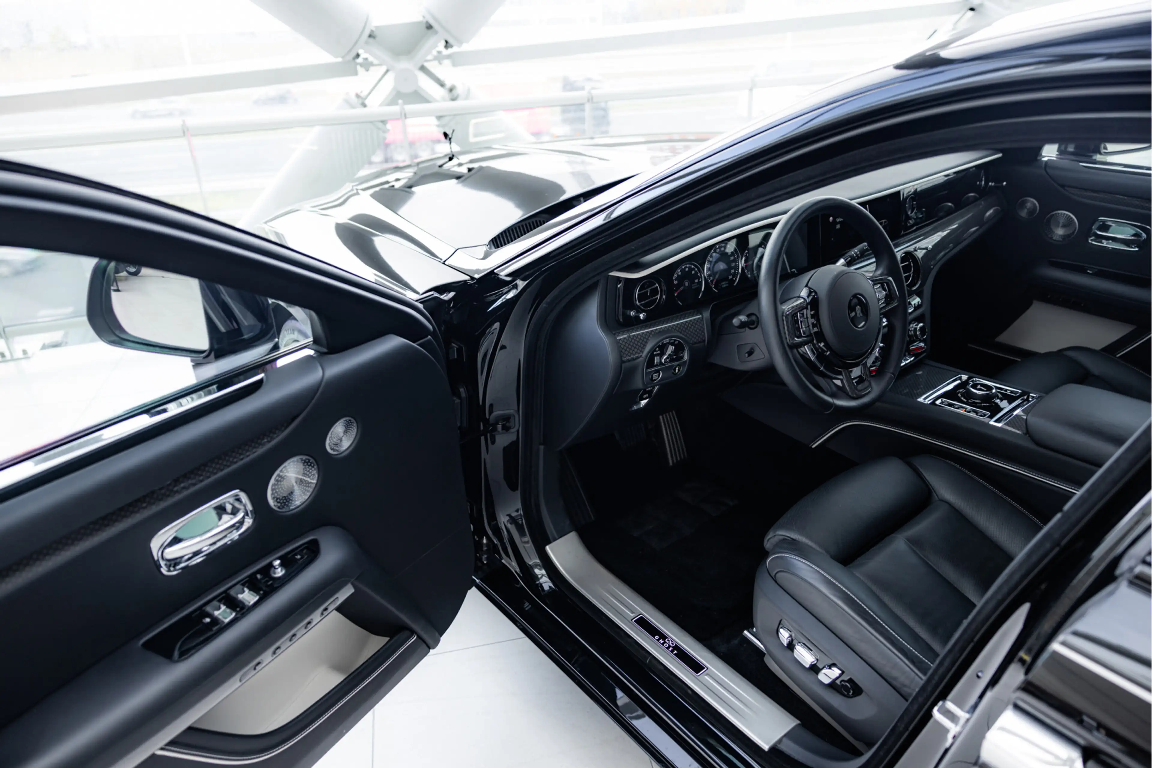 Rolls-Royce Ghost 6.75 V12 | Black Badge | Starlight | TV | Massage — photo 3