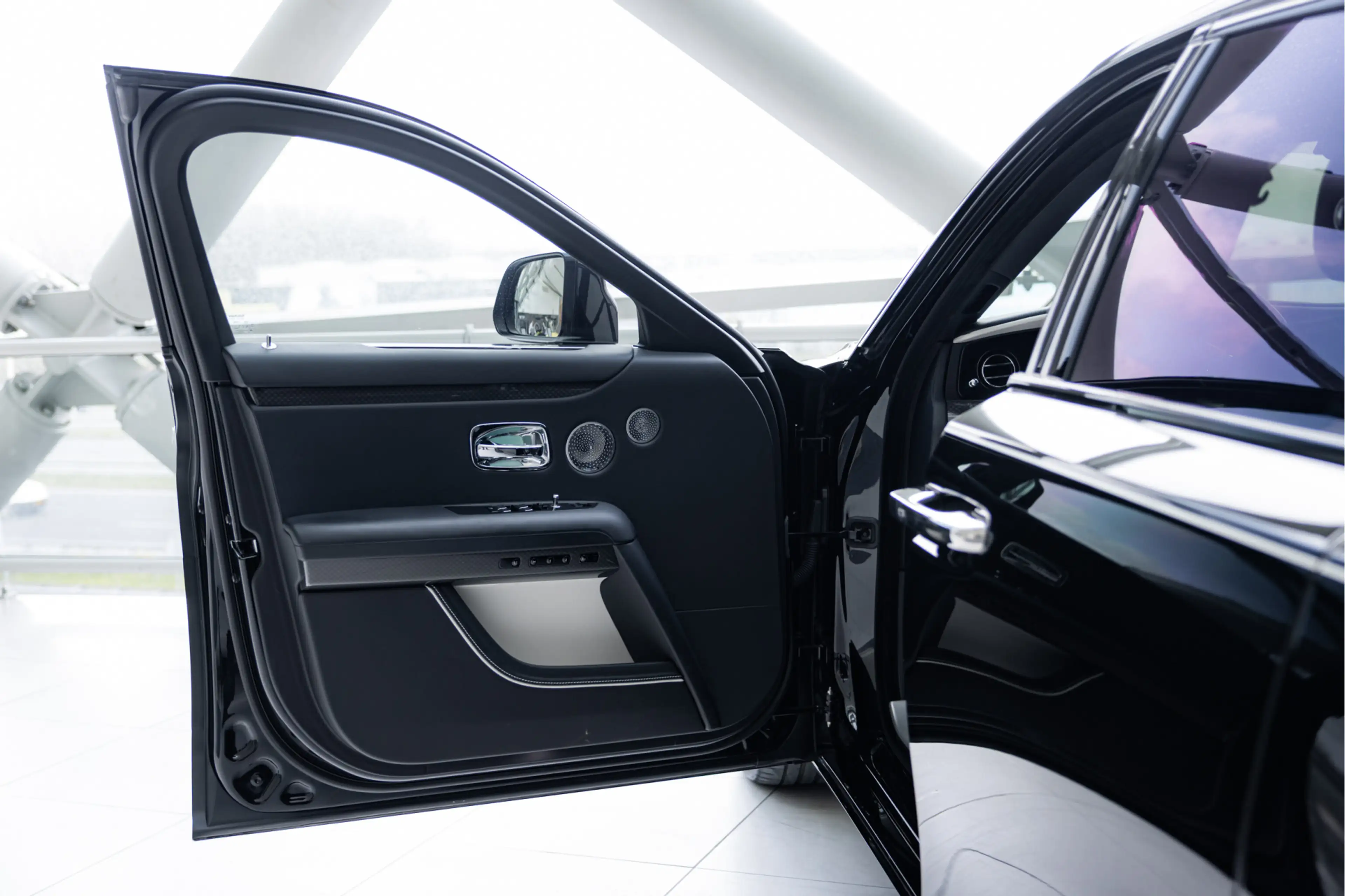 Rolls-Royce Ghost 6.75 V12 | Black Badge | Starlight | TV | Massage — photo 11
