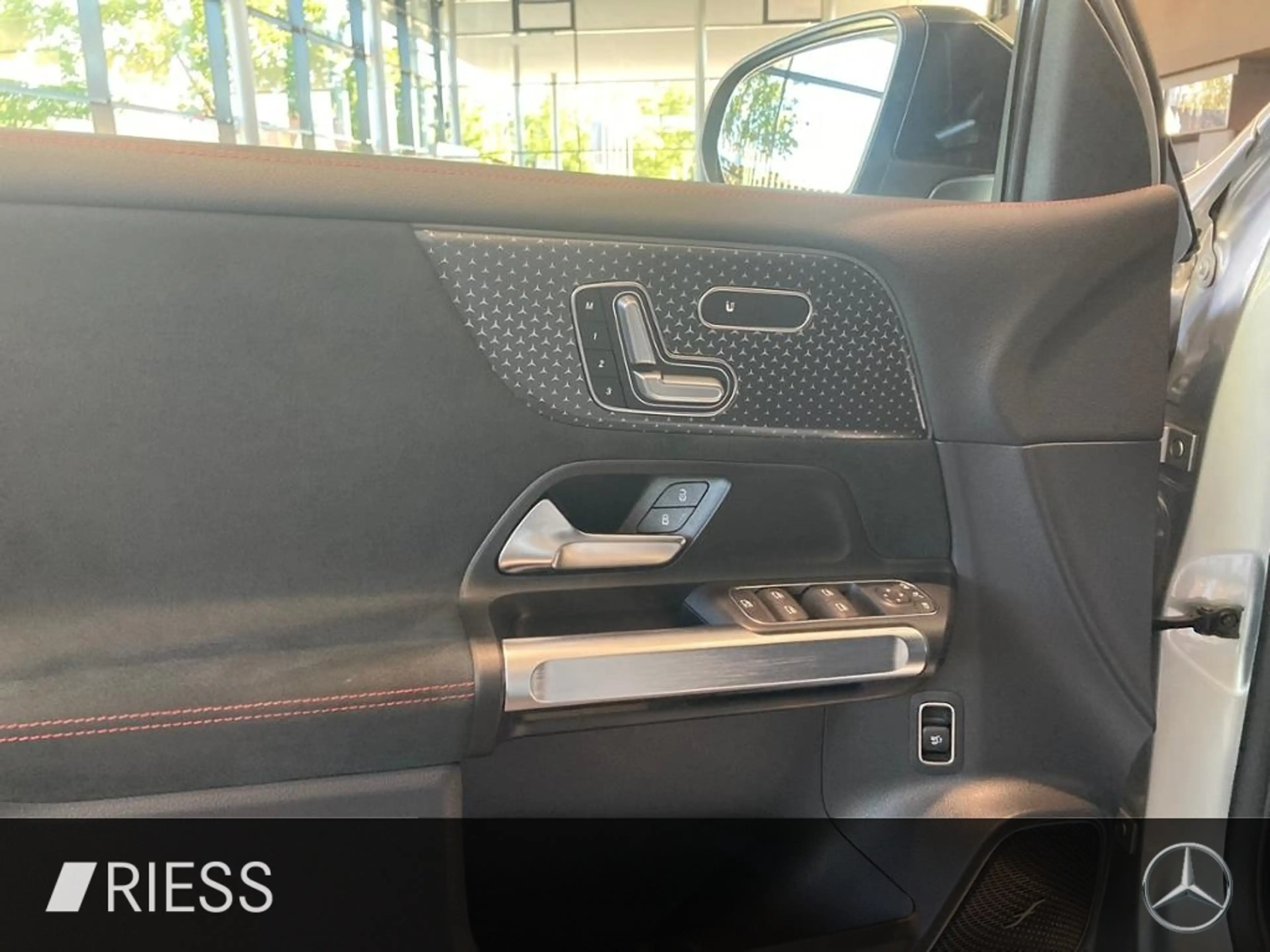Mercedes-Benz EQB 350 4MATIC 360 AUT HUD Kam. KeyLess KlimaA — photo 9