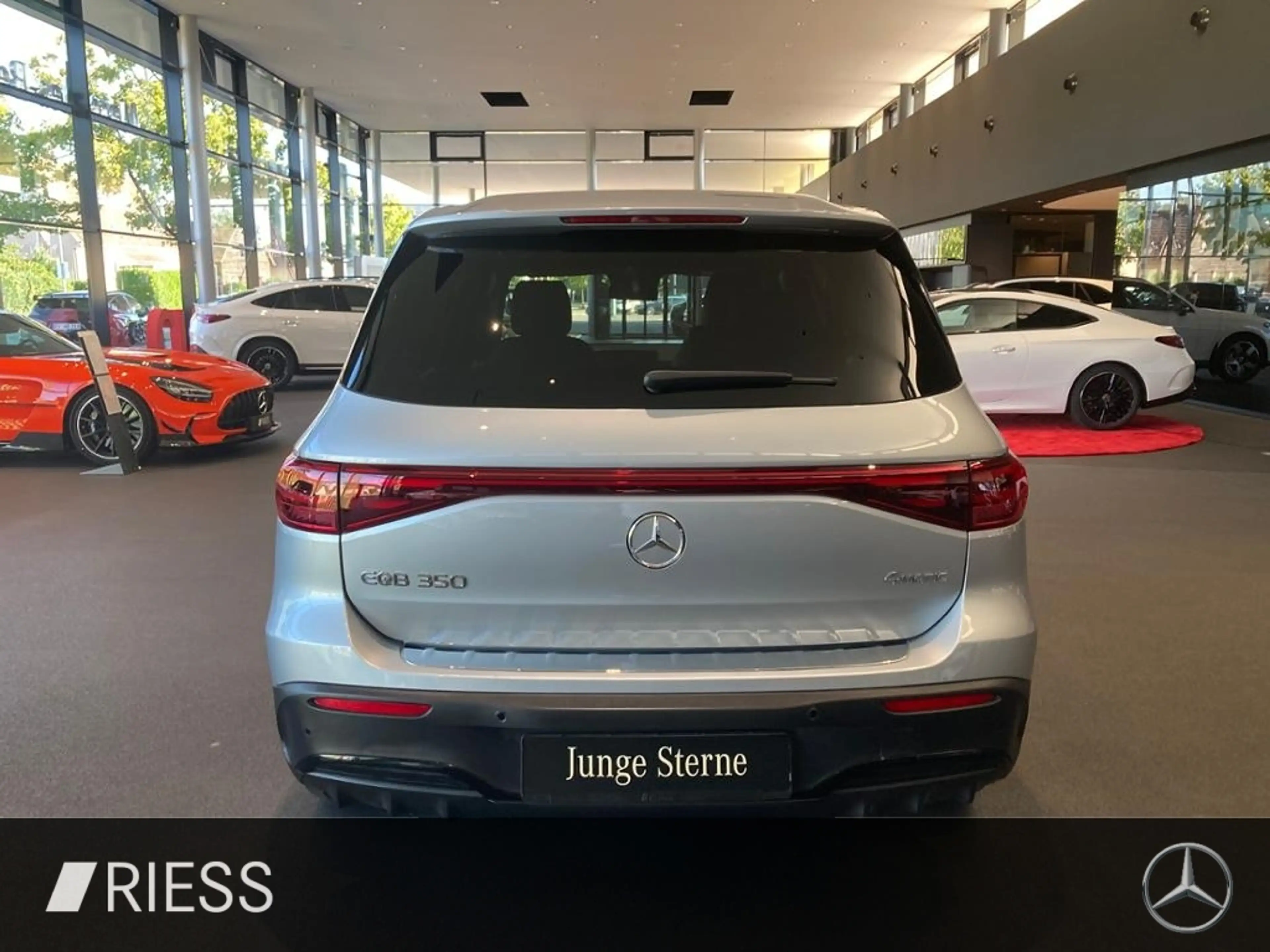 Mercedes-Benz EQB 350 4MATIC 360 AUT HUD Kam. KeyLess KlimaA — photo 6