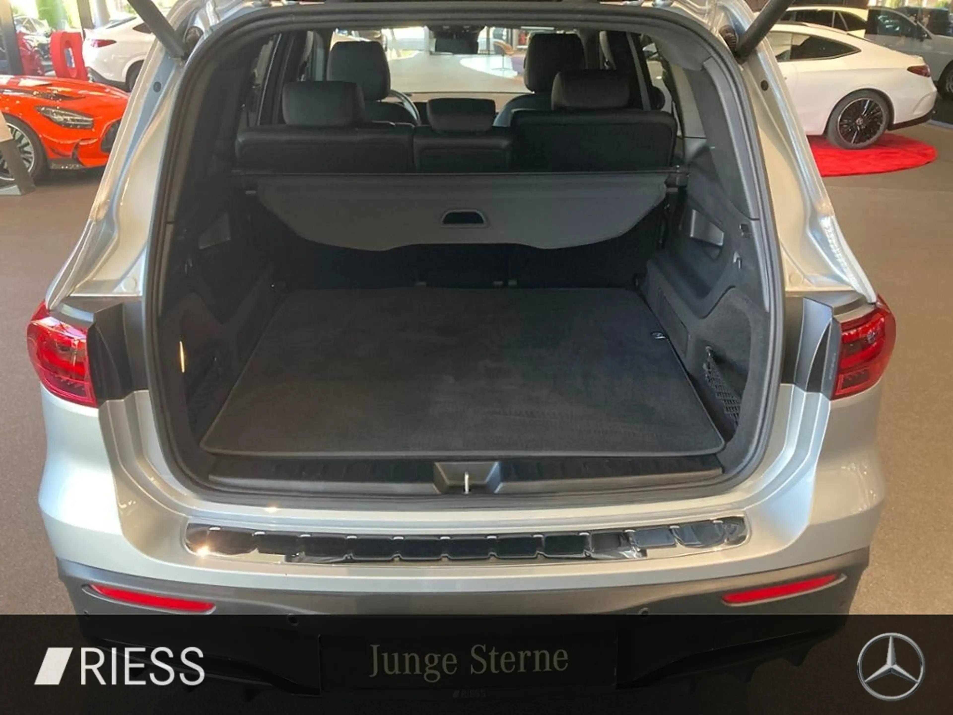 Mercedes-Benz EQB 350 4MATIC 360 AUT HUD Kam. KeyLess KlimaA — photo 12